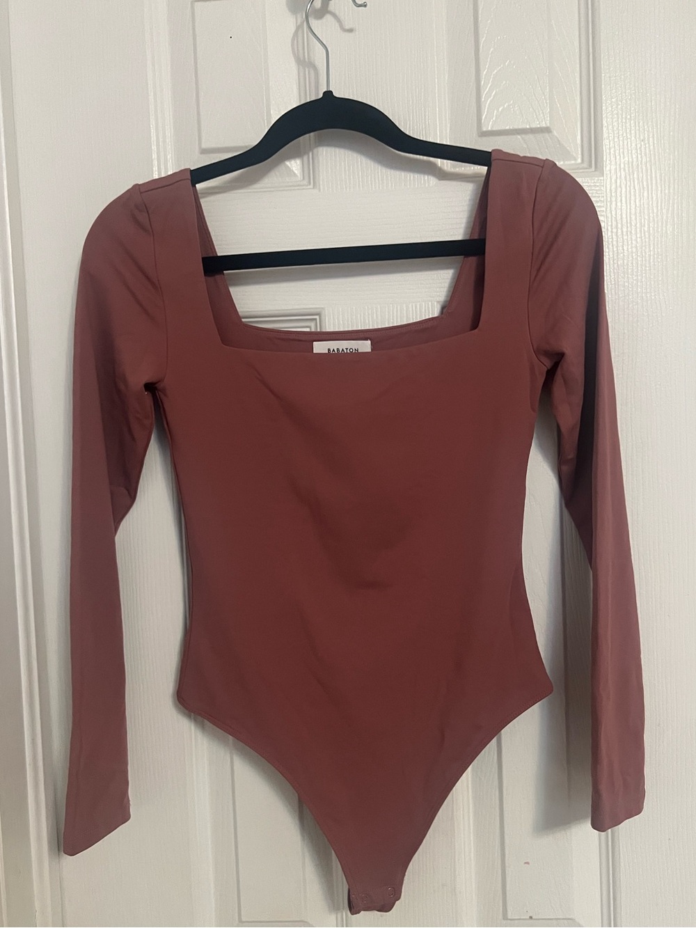 Aritzia Babaton Contour Squareneck Long Sleeve Bodysuit